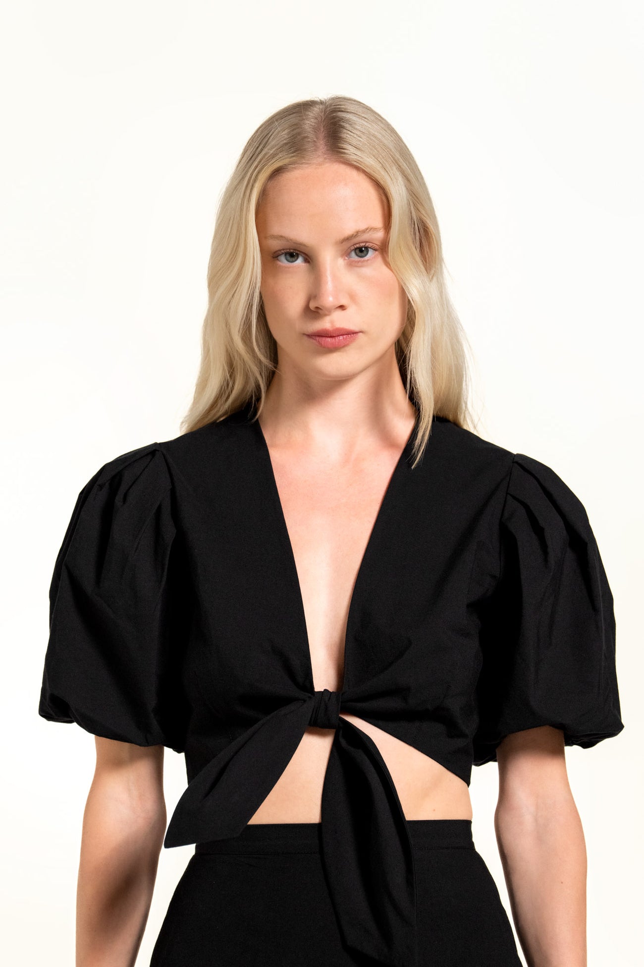 Zhiggie Anna Top in black