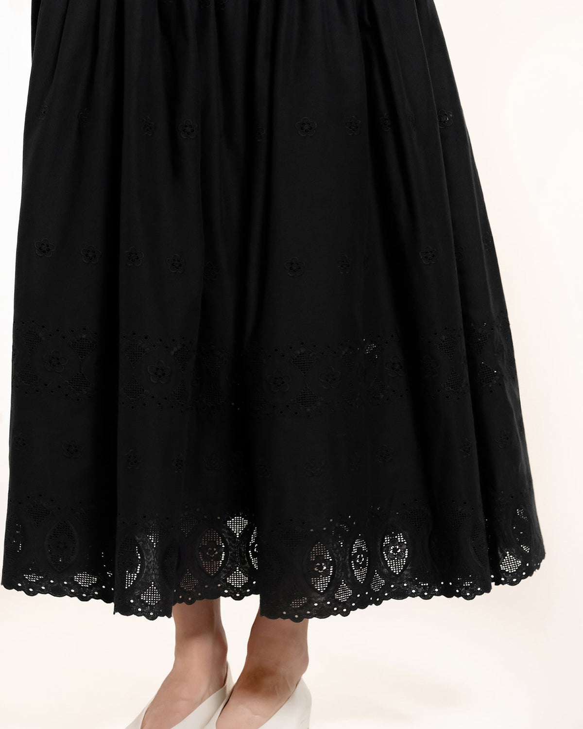 Zhiggie Demma Skirt in black daisy