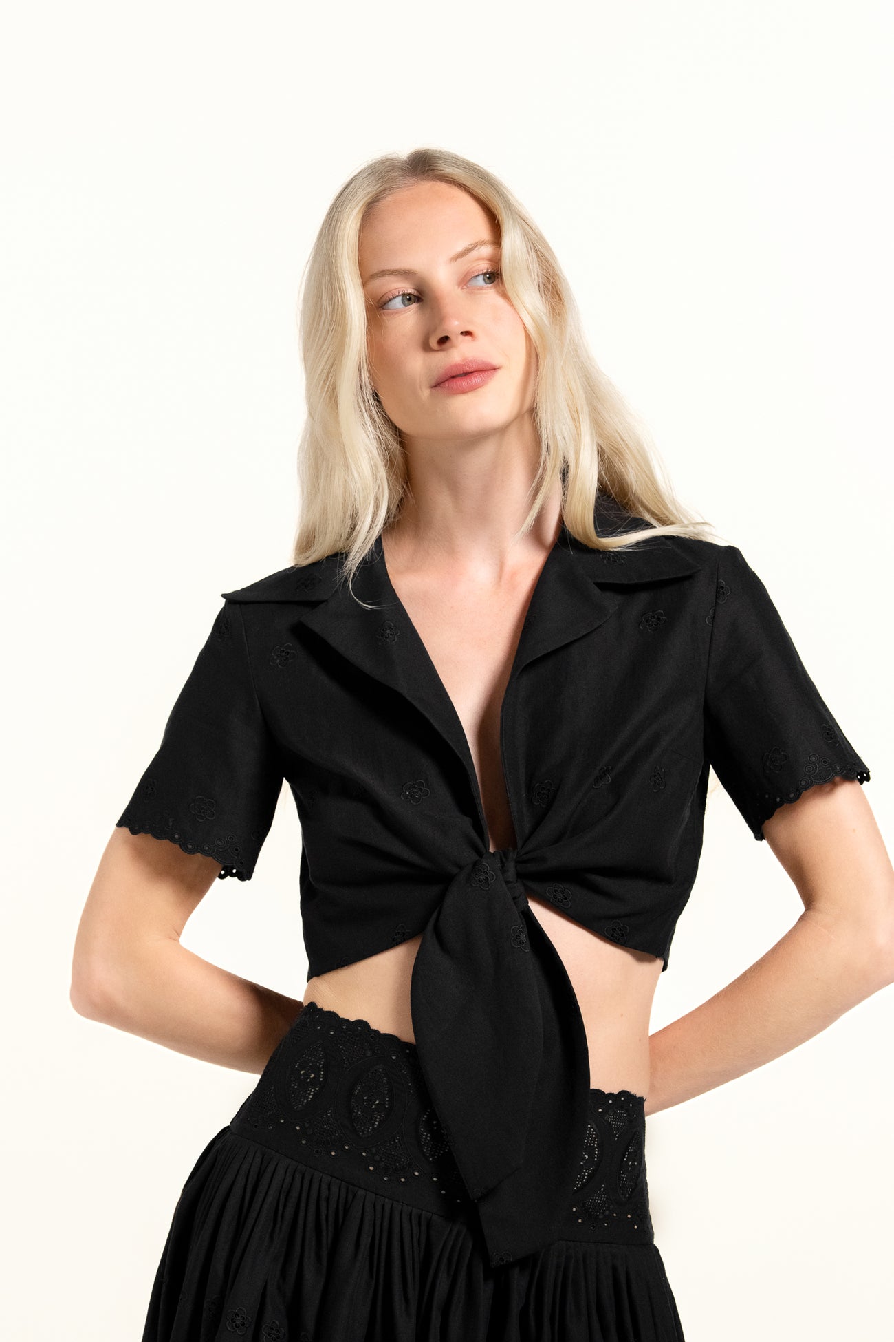 Dissi Top - Black - Daisy